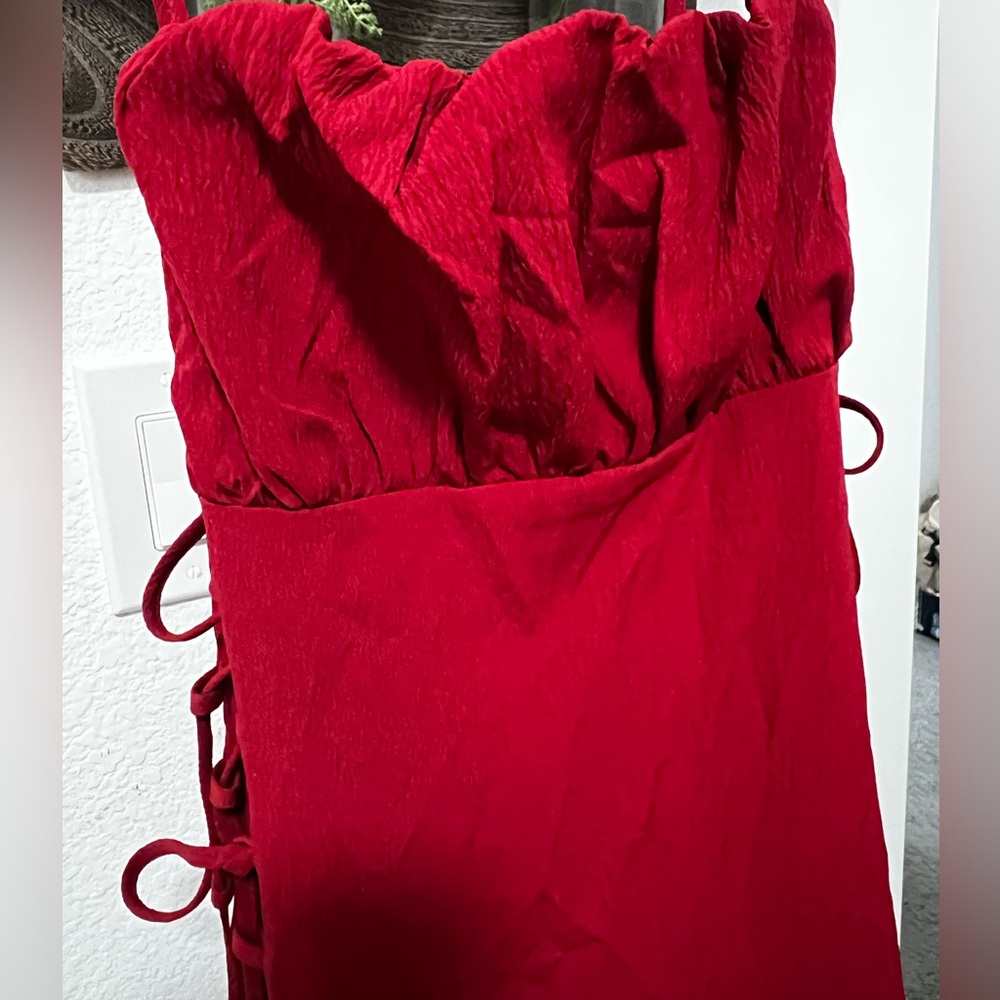 Red dress - Picture 9 of 10